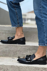 BLACK LOAFER WITH SHINY BOW