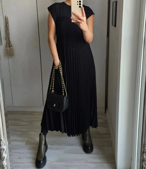Alissa - Simple Solid Color Pleated Dress
